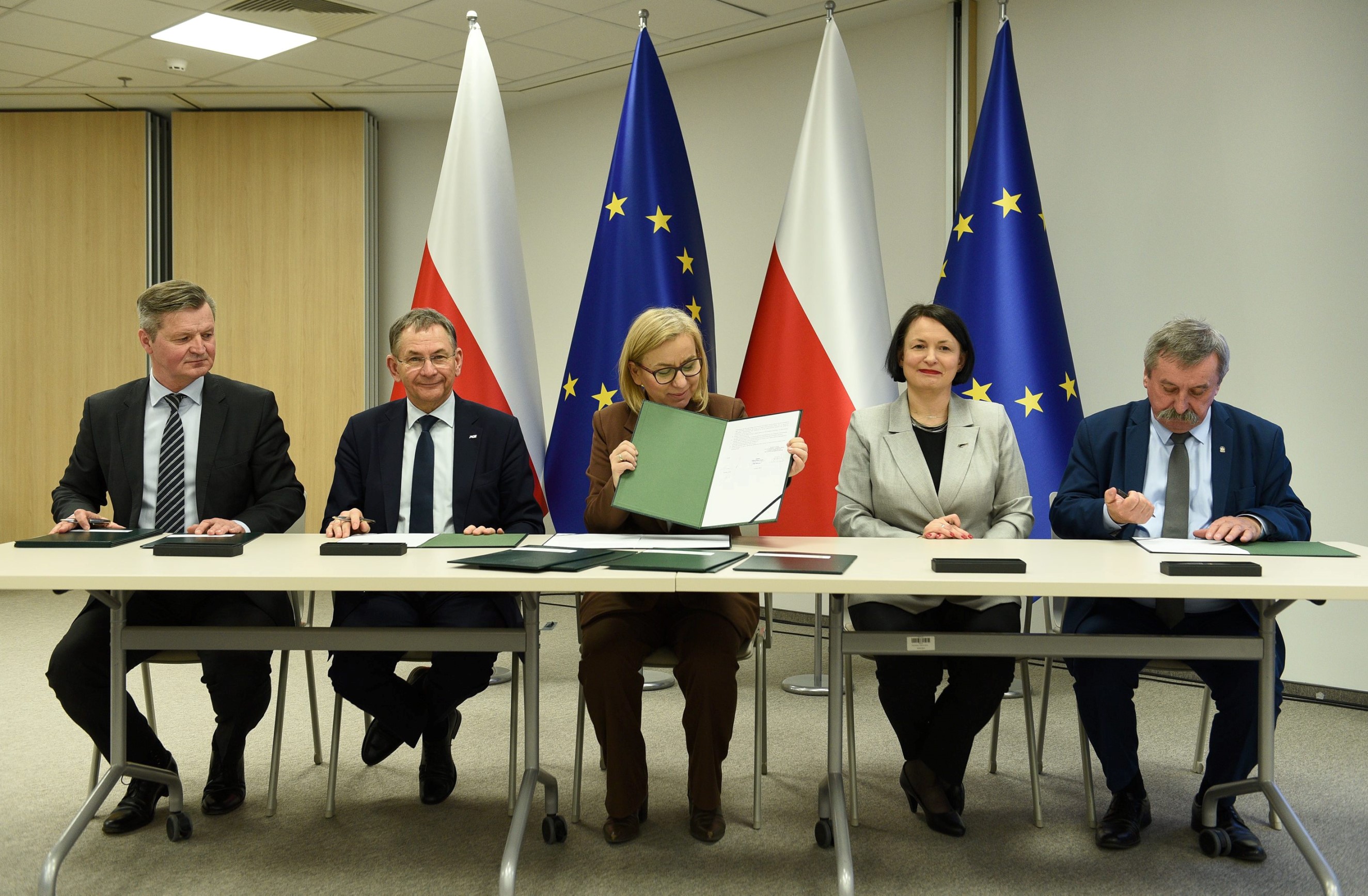 podpisanie-umow-na-dofinansowanie-modernizacji-sieci-dystrybucyjnej_3